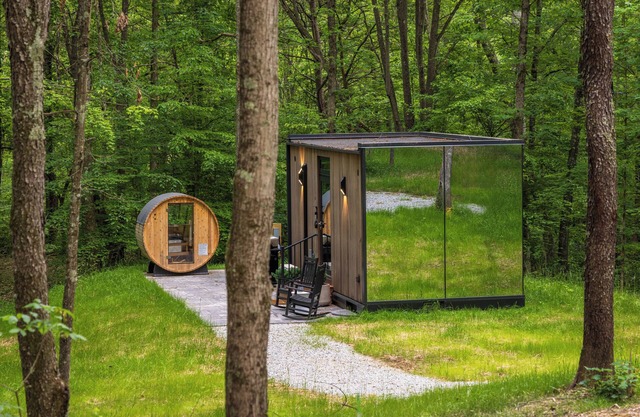 Romantic Hocking Hills Getaway Reflecting Nature's Beauty ~ Hot Tub, Sauna, WiFi