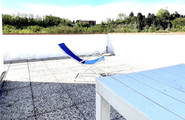 Romantic Italian apartment w/big terrace- 5 min from the lake !