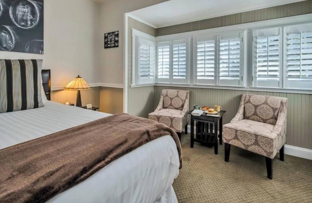 Romantic King Room Near Calistoga Spa & Hot Springs.