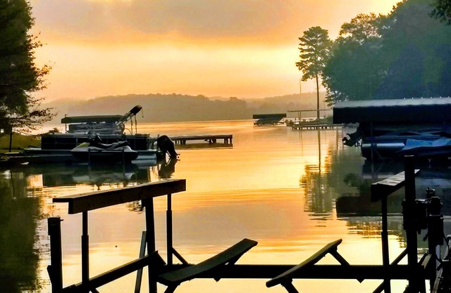 Romantic Lakefront Log Home in Lake Oconee