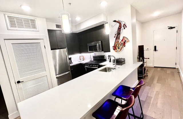 Romantic Luxury Condo w/ Washer & Dryer