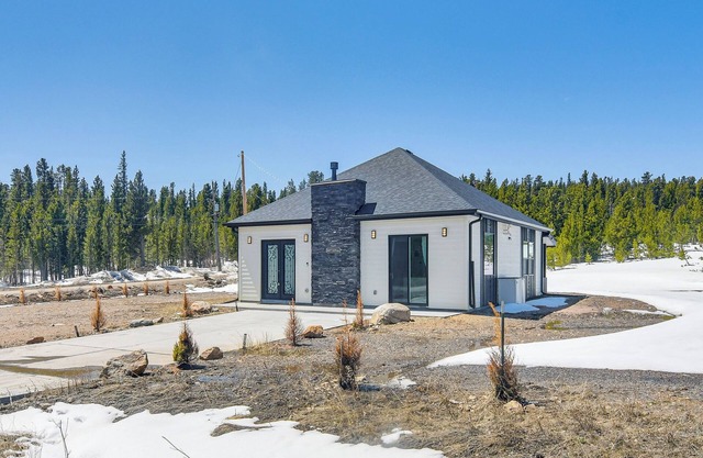 Romantic Mountain Retreat w/ Scenic Views!