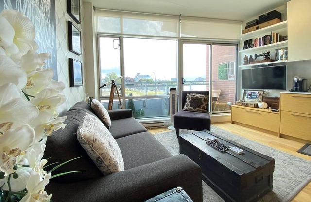 Romantic Old World Modern with Inner Harbour Views