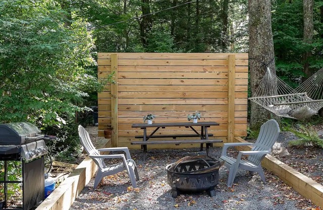 Romantic Pet-Friendly Bungalow Escape
