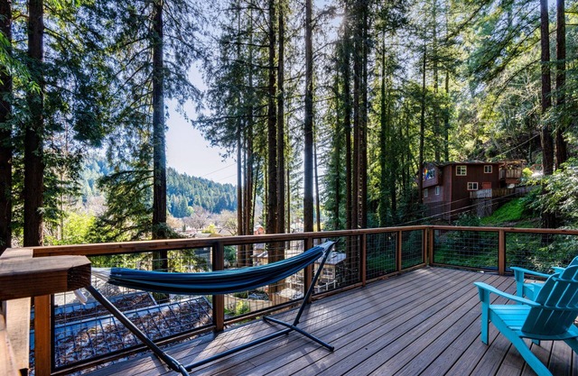 Peaceful Redwood Hideaway - Hot Tub, A/C, Walk to Russian River and Downtown