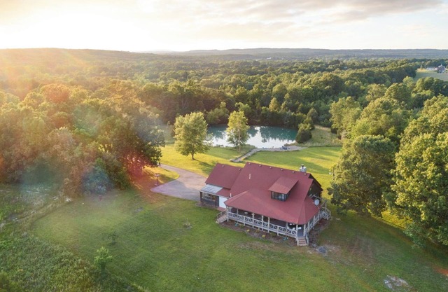Romantic renovated country cabin with views