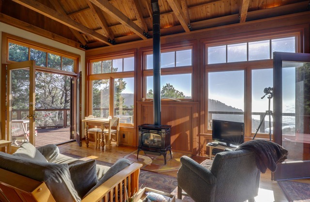 NEU! Ridgetop Getaway mit Whirlpool, 9 Mi nach Mendocino