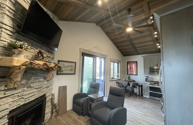 Romantic River Front Cottage at Old Works Golf Course! Hot Tub and Sauna!!