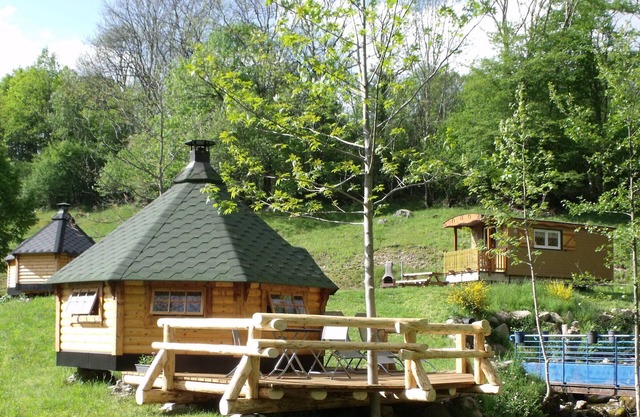 Romantisches Kabinen-Kota am Bach, perfekte Ausstattung, 2 Pers., Terrasse, Wellness, Haustiere erlaubt