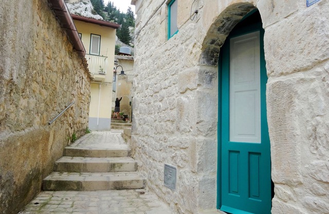 Romantisches renoviertes Haus mit Steinmauern und Dachterasse. Freie WLAN