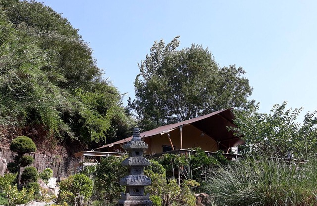 Romantic safaritent overlooking zen garden.