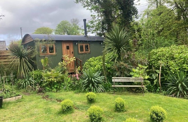 Romantic Shepherds hut not far From the Beach