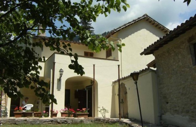 Romantisches Einzelhaus im Grünen mit Garten und kompletter Ausstattung