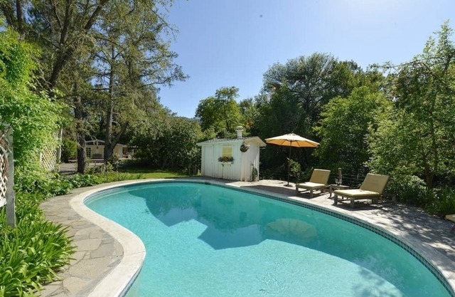 Ruhiges Cottage mit Pool und Whirlpool, nur wenige Minuten von Weingütern und Restaurants entfernt