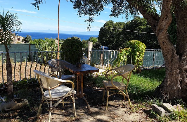 Meerblick Studio mit Garten.