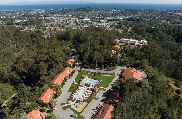 Romantic Suite w/ Breathtaking Views | Relaxing Outdoor Fireplace & Pool
