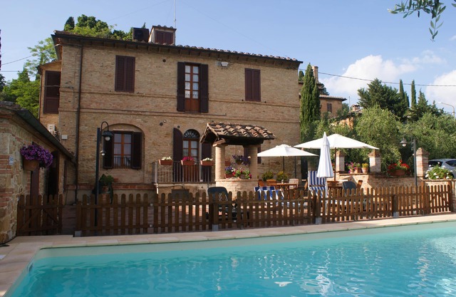 Romantische Zwei-Zimmer-Wohnung mit Blick auf die Landschaft von Siena