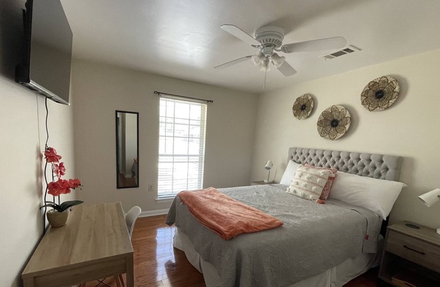Romantic white farm 4 bedroom house