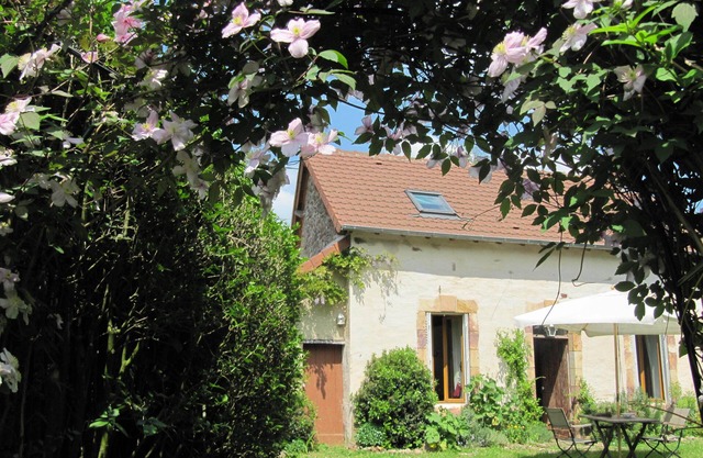 Last Minute; im ruhigen und schönen Herzen von Frankreich, sehr komfortables Haus