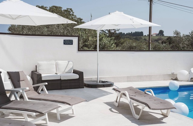 ROM - Großzügige Wohnung in Villa mit Pool und Grill, 1km vom Meer entfernt
