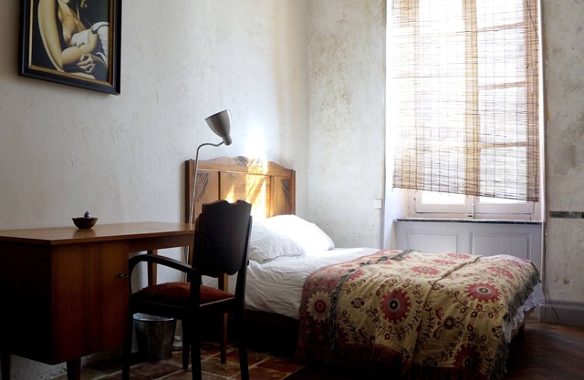 Romy's Room - ensuite in shared Village Chateau