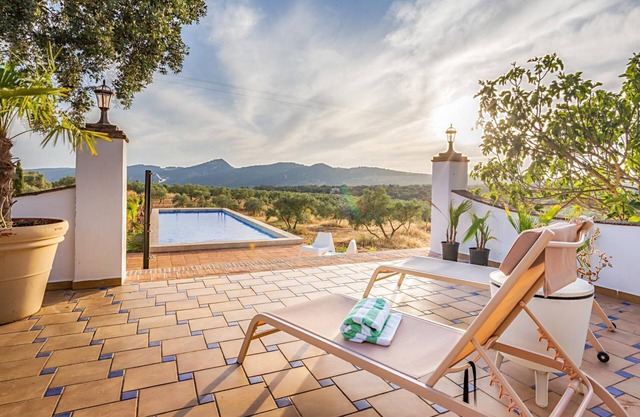 Ronda Oasis - Acht Schlafzimmer Villa, Schläft 16