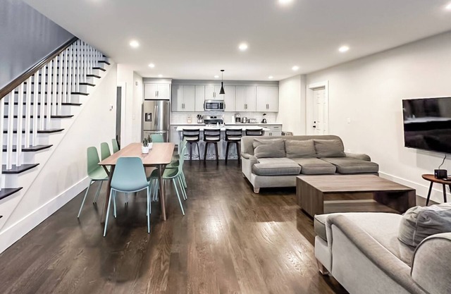 Roof Deck 6Bedrooms,W/D, Parking, Baby Crib