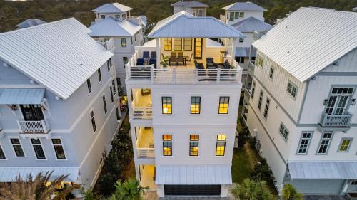 Rooftop Deck w Views Pool Luxury 5BDR Resorting To Happiness by AvantStay