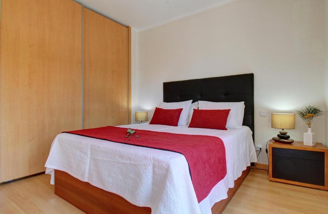 Rooftop pool, 200m from sea, city center