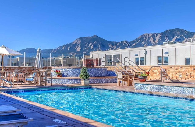 Pool auf dem Dach, Blick auf die Berge! New Exec Rental im gehobenen Peloton West