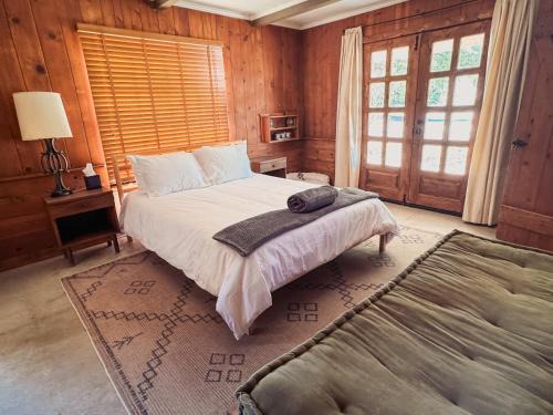 Room 1 - Downtown Joshua Tree Motel - Pet Friendly - Walk to Shops & Visitor Center, Minutes to Park Entrance