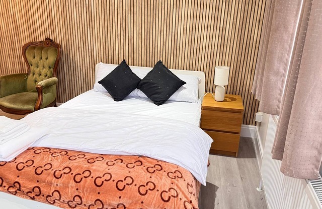 Room 2: Modern Double Room with En-Suite in Ilford, London