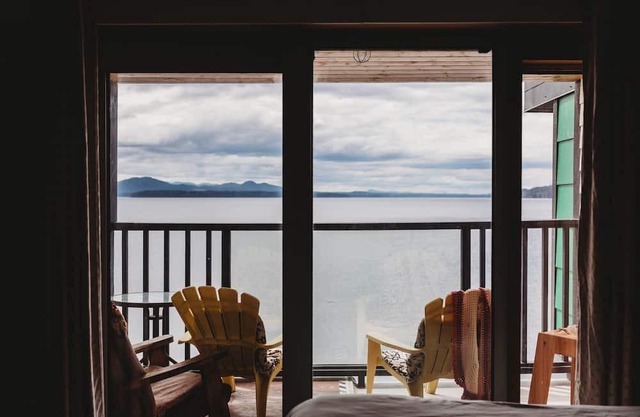 Room 202- Oceanfront room with balcony and two queen beds