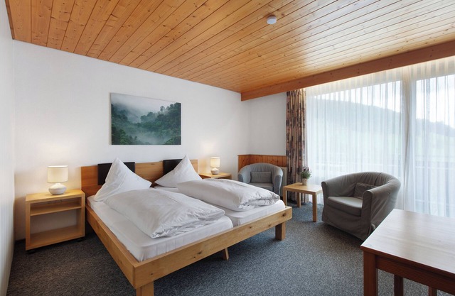Zimmer '4' mit Bergblick, gemeinsamer Terrasse und WLAN