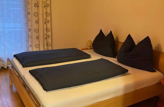 Zimmer 5 - Doppelzimmer, Etagendusche/Etagen-WC - Haus St. Martin