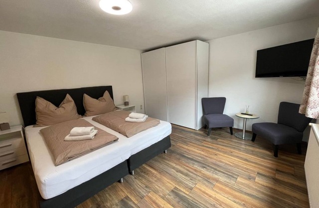 Zimmer 6 - Doppelzimmer, Etagendusche/Etagen-WC - Haus St. Martin