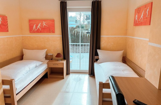 Zimmer 9 - Zweibettzimmer mit Bergblick, Gemeinschaftsterrasse und Wi-Fi