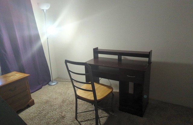 Room available shared bathroom and kitchen and living room