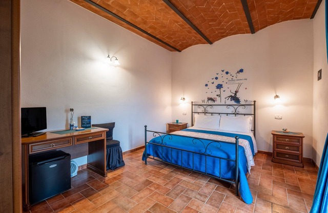 Zimmer 'Blu' mit Gemeinschaftspool und Gemeinschaftsgarten