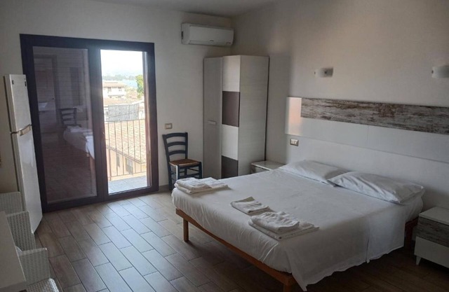 Room 'Camera Matrimoniale Giorgio' with Balcony, Wi-Fi and Air Conditioning