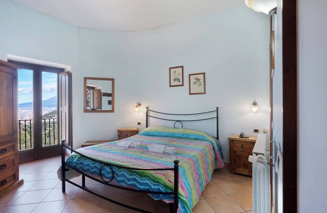 Zimmer 'Camera Sorrento Con Vista Mare' mit gemeinsamer Terrasse, gemeinsamem Garten und Wi-Fi