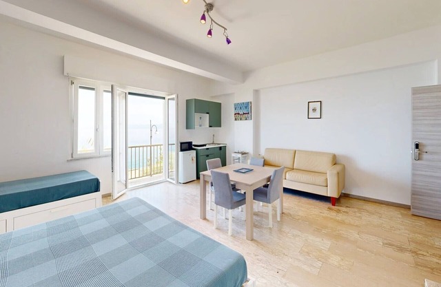 Habitación 'Camera Viola' con balcón, Wi-Fi y aire acondicionado