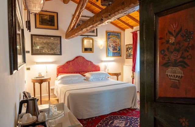 Room 'Casino Di Caccia 6' with Shared Pool, Wi-Fi and Air Conditioning