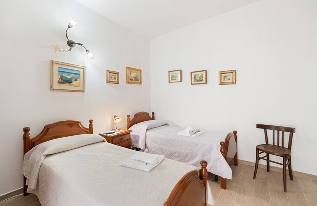 Room 'Clio' with shared terrace, Wi-Fi and air conditioning