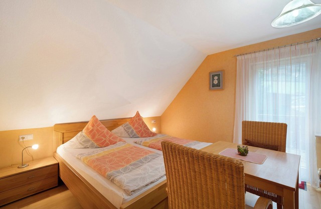 Zimmer 'Doppelzimmer Gänseblümchen' mit Privatterrasse, Gemeinschaftsgarten und Wi-Fi