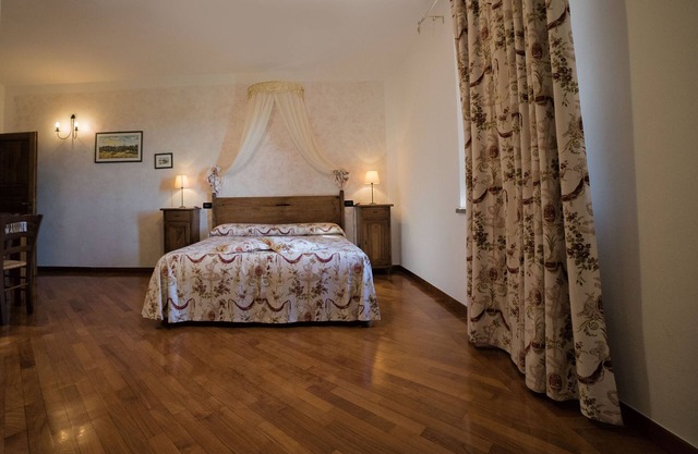 Room 'Due' with Shared Pool, Wi-Fi and Air Conditioning