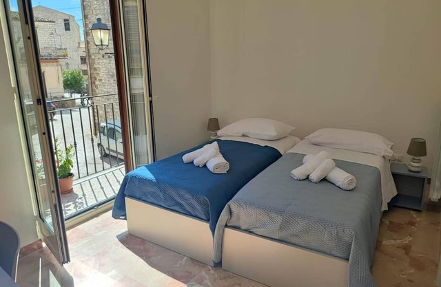 Room 'Eleonora D'Aragona' with Mountain View, Wi-Fi and Air Conditioning