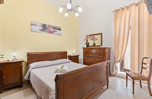 Room 'Euterpe' with shared terrace, Wi-Fi and air conditioning