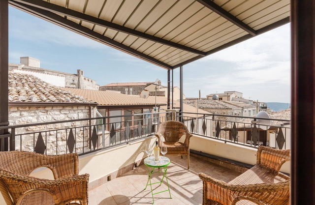 Room 'Federico 2°' with Mountain View, Wi-Fi and Air Conditioning