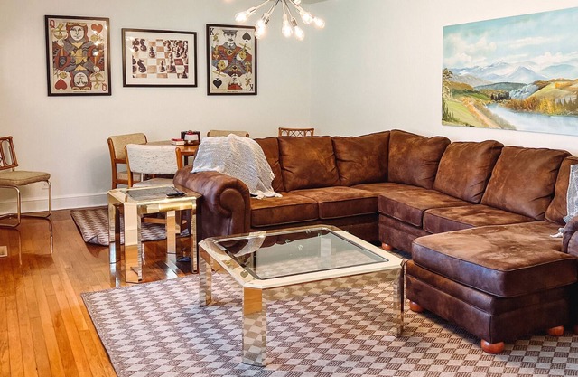 Room for 8+ Walking Distance to Casino!